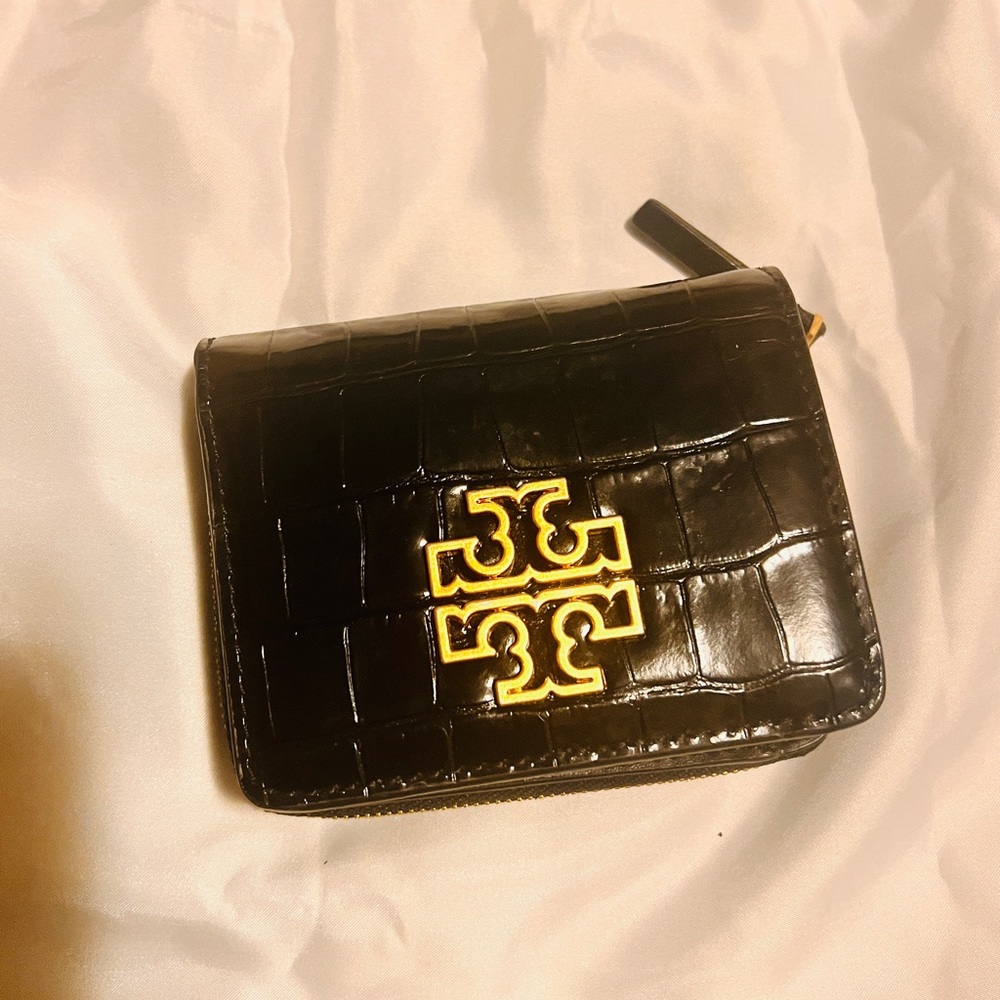 Tory burch britten embossed bi fold wallet